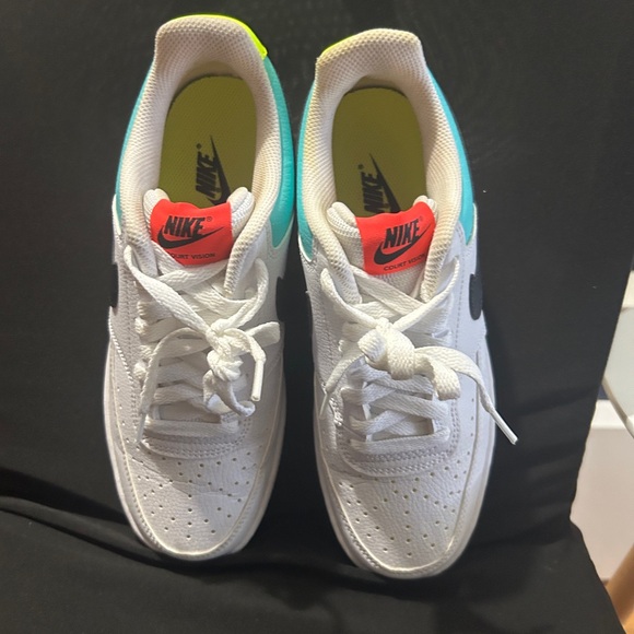 Nike Womens Court Vision Lo CZ9352-100 Running Trainer Sneaker - Picture 2 of 6